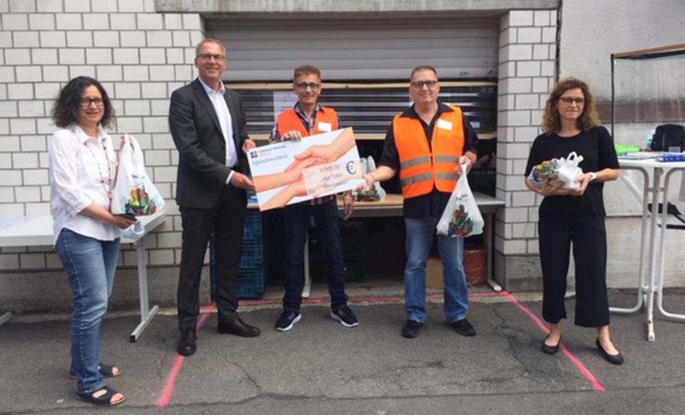 von links: Geschäftsführerin Susanne Rohfleisch, Stiftungsvorstand Klaus Steckmann, Leiter des Tafelladens Nazih Bazzi, Reiner Rohr und Standortverantwortliche Alexandra Riester