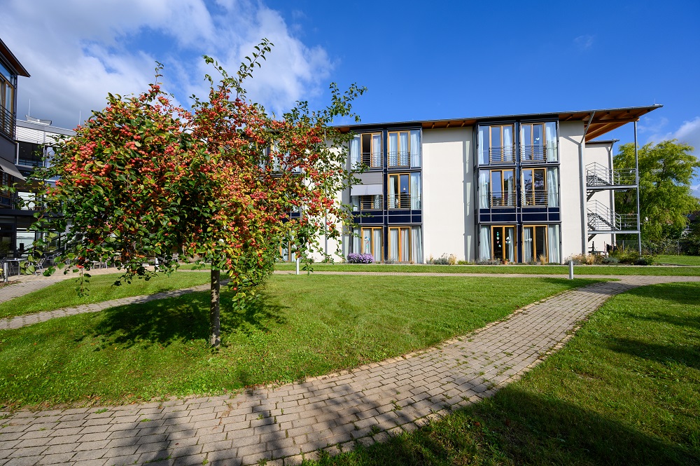 Blick in den Garten des Caritas Altenzentrums Plankstadt