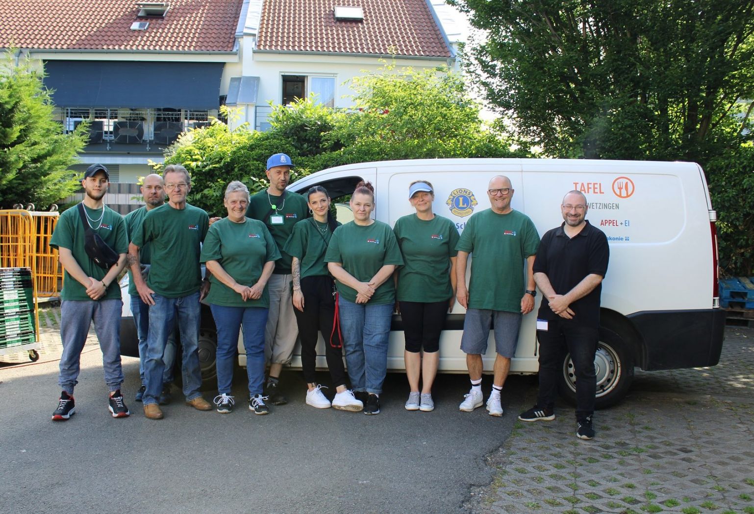 Das Team von "Appel+Ei" Schwetzingen rund um Ladenleiter Alexander Schweitzer (ganz rechts)