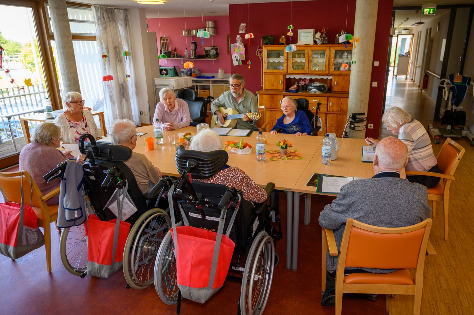 Musizieren im Wohnbereich für Menschen mit Demenz