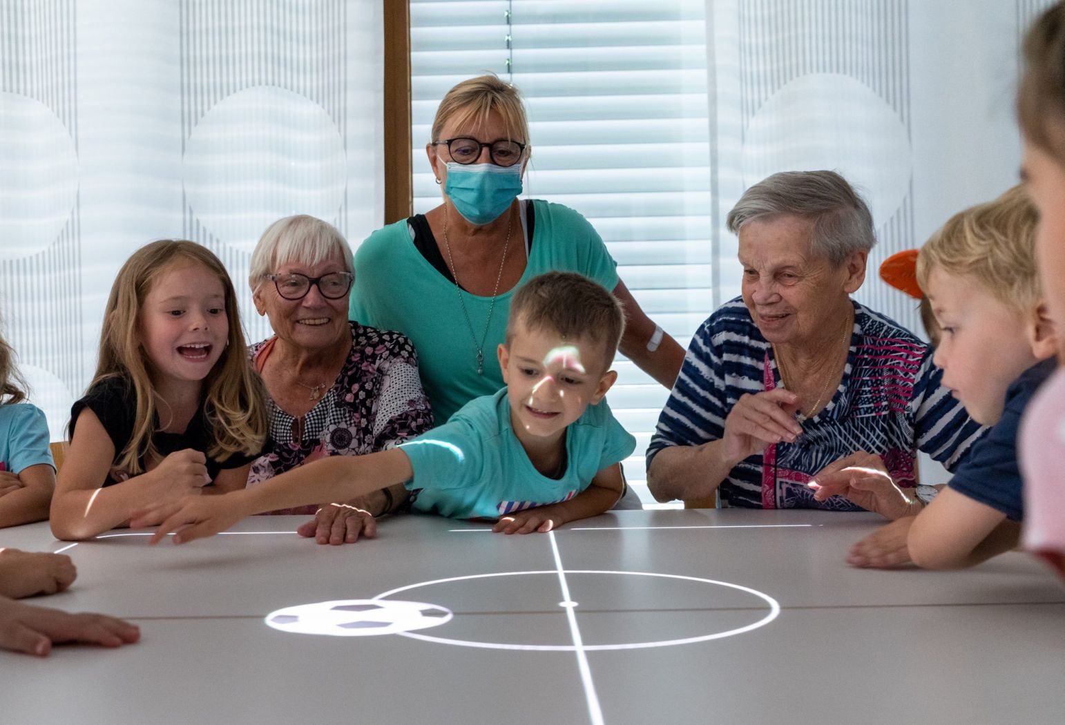 Beim Spiel mit der Tovertafel