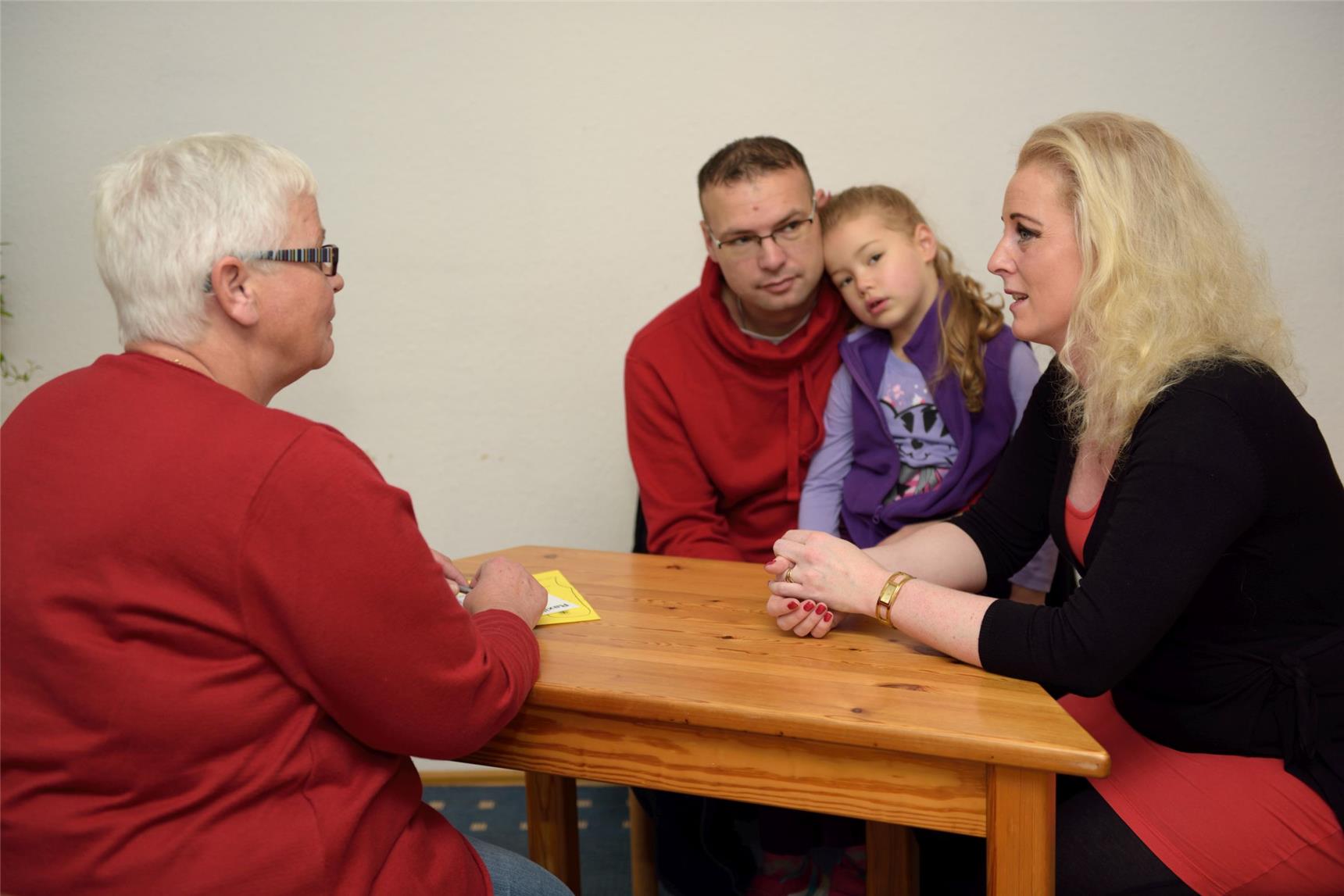 Familie bei der Beratung