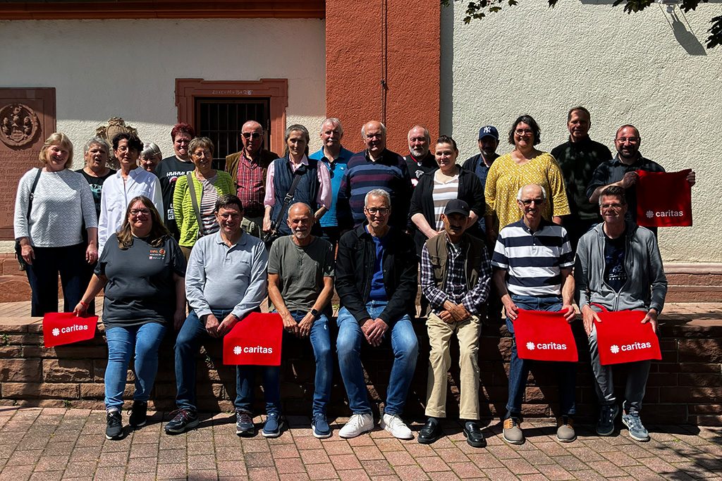 Gruppenbild mit den Tafel-Ehrenamtlichen nach der Fortbildung